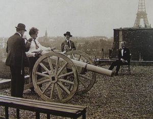 On the Set of Entr'acte